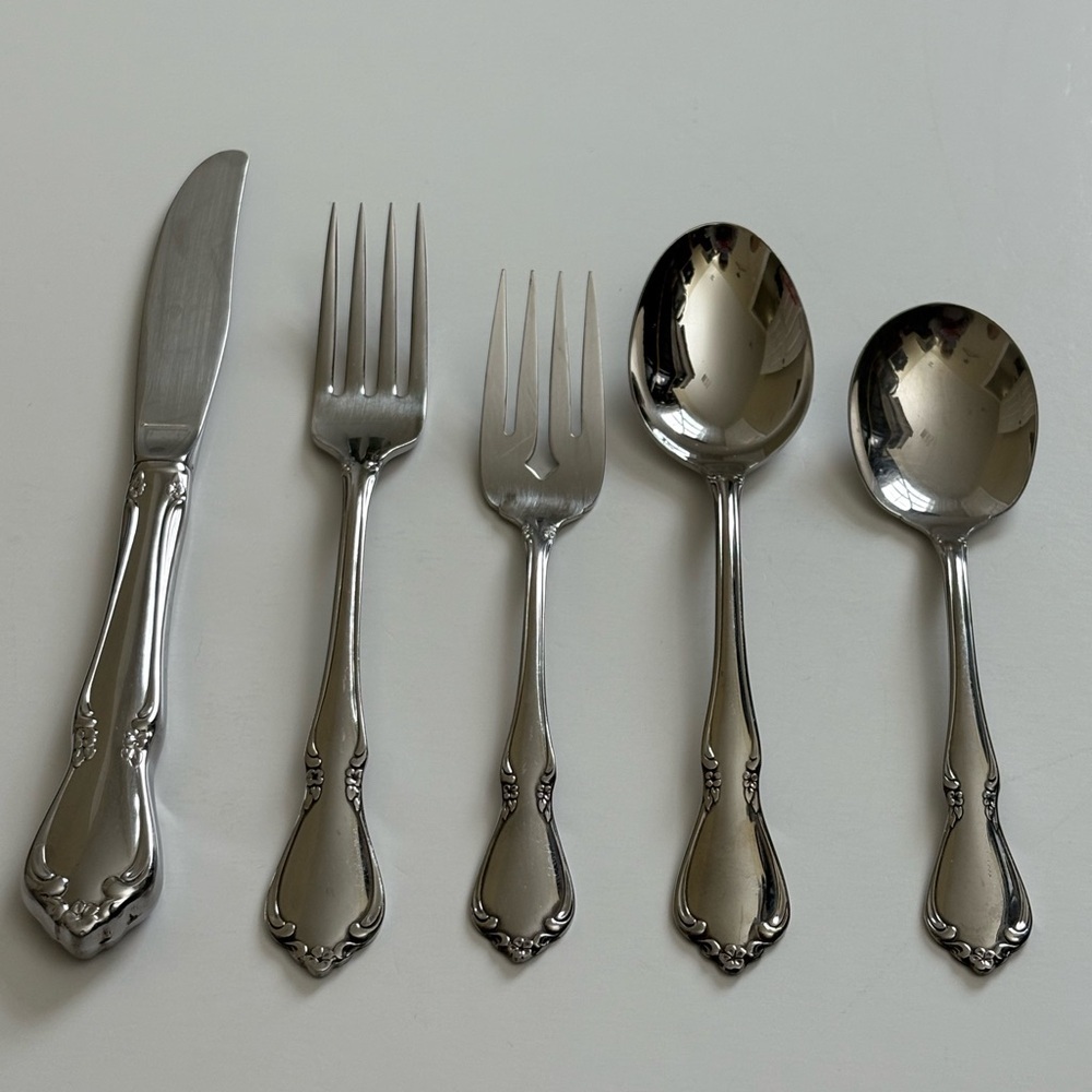 Oneidacraft Deluxe Stainless Chateau 5 Piece Setting - Picture 1 of 3